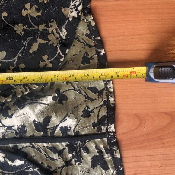 Cherry blossom satin kimono shawl - Picture 5 of 6